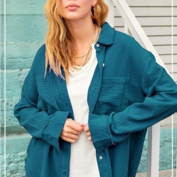 🦋🦋🦋Button down shirt🦋🦋🦋 - Picture 4 of 4